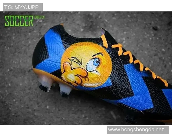 足球明星个性涂鸦鞋子设计展示让你领略时尚与运动的完美结合